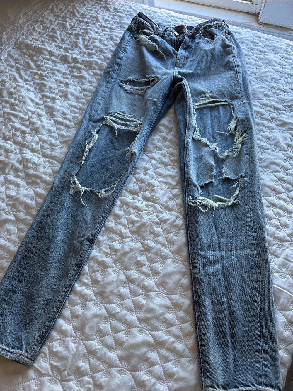 American Eagle Outfitters Light Blue Ripped Skinny Jeans